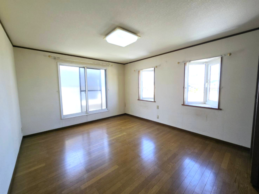 価格変更しました！八戸市湊高台5丁目　中古住宅の洋室