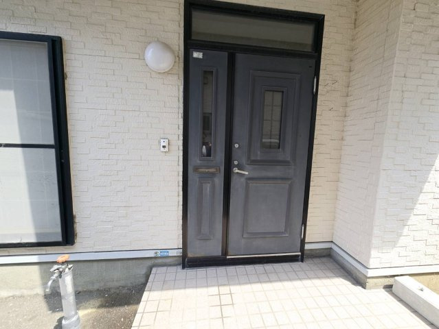 価格変更しました！八戸市湊高台5丁目　中古住宅の玄関