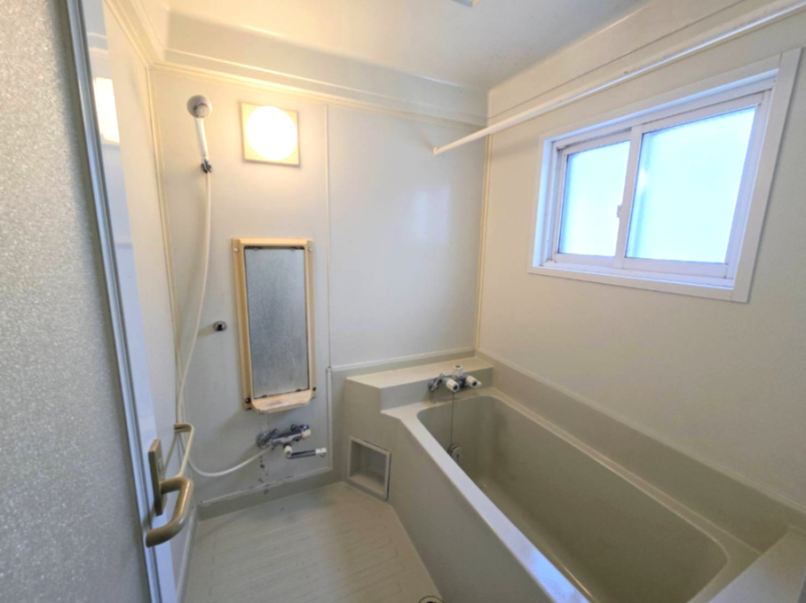 八戸市湊高台5丁目　中古住宅の浴室