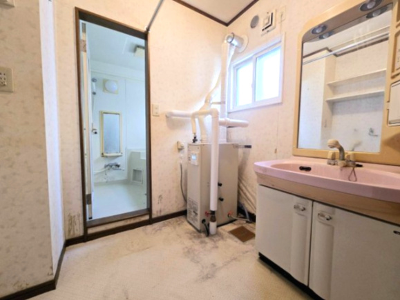 八戸市湊高台5丁目　中古住宅の独立洗面台