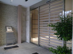 BROU上町台のエントランス