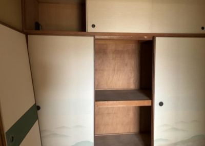 【収納】 | 東建座間ハイツ４号棟西館 | デザイン性を重視しすぎて収納が少なかった！なんてことにならないため、事前に現地で収納の数を確認しておくことをお勧めします。クローゼット以外にも床下収納や屋根裏収納、パントリーなどもチェックしましょう。