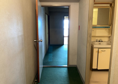 【内装】 | 東建座間ハイツ４号棟西館 | 内装はとにかくおしゃれなものがいい！と選ぶ前に、まず住んだ後のことを想像してみましょう。住んでみたらコンセントの位置が悪くて使いにくいなど出てきます。事前にどの家電をどこに置くか想定しておきましょう。