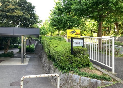 【庭】 | 東建座間ハイツ４号棟西館 | 物件によっては、入居者が個人的に使用できる専用庭がついているものもあります。また、住宅の中にある土間の部分を庭と呼ぶこともあります。庭の用途は住む人によって変わり、それによってデザインもさまざまです。