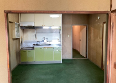 【ダイニング】 | 東建座間ハイツ４号棟西館 | ダイニングは、食事や家族の団らんスペースとしてだけではなく、ほかの用途としても使用することができます。ダイニングテーブルを置き、食事のためのスペースを作ることでリビングとの差別化を図ることができます。