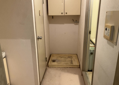 【脱衣所】 | 東建座間ハイツ４号棟西館 | 洗面脱衣所は「体を綺麗に整える場所」という目的と役割を持っています。そして便利で使い勝手のいい「体を綺麗に整える場所」にするためには、配置や動線、照明や収納計画をしっかりと検討しておく必要があります。