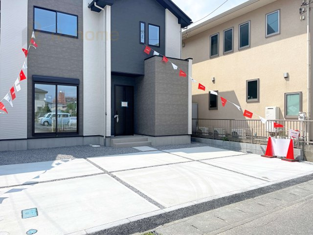 土浦市桜町1期　新築戸建て　1号棟の駐車場|カースペースは3台完備。ゲスト用のスペースも確保できますね♪