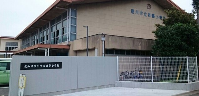 Ｕー１５１　Ｔ２の周辺|東部小学校まで2430m