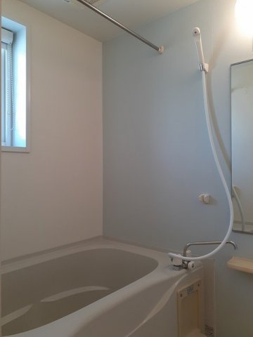 Ｕー１５１　Ｔ２の浴室