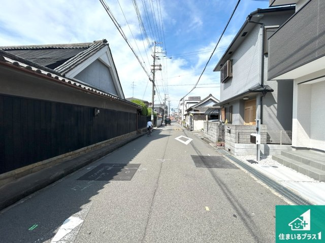 堺市北区長曽根町　第5期　新築一戸建ての前面道路含む現地写真|周辺は閑静な住宅街！前面道路広々で車の出し入れも便利です。駐車が苦手な方でも安心して車庫入れできます！