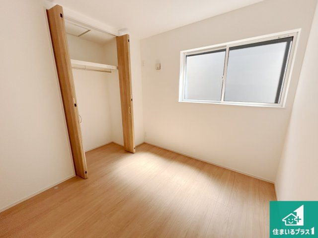 堺市北区長曽根町　第5期　新築一戸建ての洋室|シンプルな洋室は、自分好みのインテリアが楽しめます♪ご家族とインテリアや家具を選びに行くのは新築購入時の醍醐味の一つです。ぜひお楽しみください♪