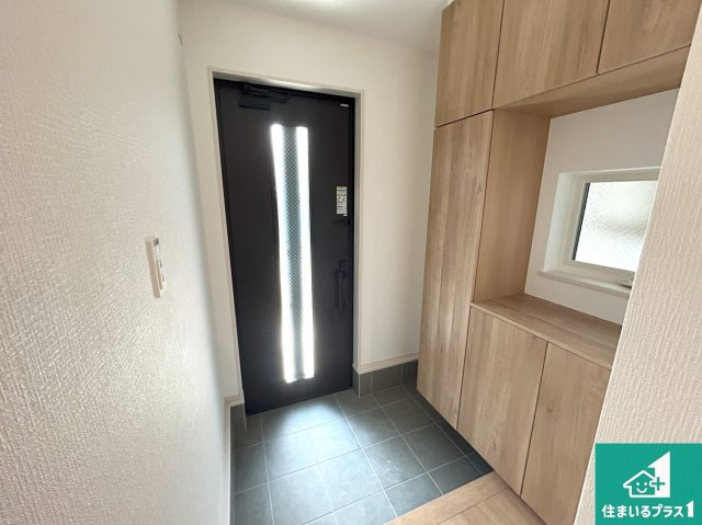 堺市北区長曽根町　第5期　新築一戸建ての玄関|シューズボックスにはたくさんの靴が収納できるので玄関周りはいつもスッキリ！ご家族が増えても安心！