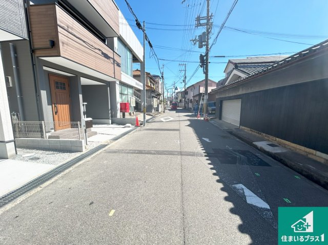 堺市北区長曽根町　第5期　新築一戸建ての前面道路含む現地写真|周辺は閑静な住宅街！前面道路広々で車の出し入れも便利です。駐車が苦手な方でも安心して車庫入れできます！