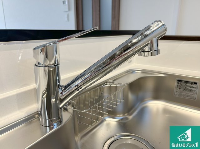 堺市北区長曽根町　第5期　新築一戸建ての設備|浄水器を内蔵！炊飯時、お茶を作る時に安心してお水を使えます！お湯と冷水、浄水と原水、シャワーの切替えもワンタッチです！
