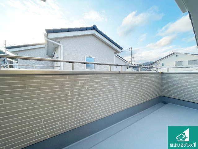 京都市北区鷹峯南鷹峯町　新築一戸建てのバルコニー|日当たりのよいバルコニー！お部屋が開放的に！
