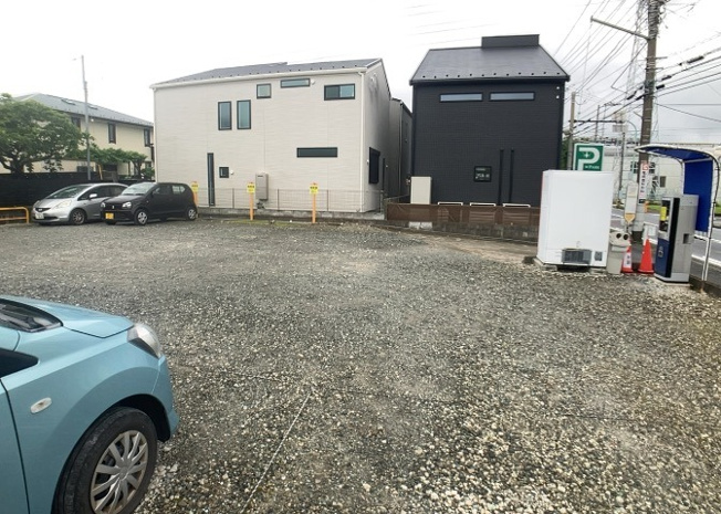 【外観】 | 土地の形が極端に長細かったり、狭小地、あるいは道路との高低差がある傾斜地だった場合、後々売ろうとしても買い手がつかない場合もあります。後々、売却することになった時に価値の下がらない土地を選びましょう。