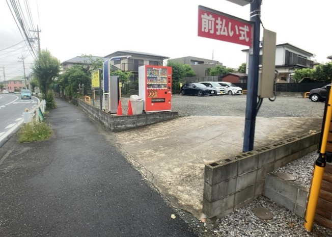 【外観】 | 隣家の土地はどうなっているのか、生活利便施設が近くにあるのか、学校まで近いかなど、お客様のライフスタイルにあわせたイメージが重要です。また、近くにあると困る施設が近くにないかも確認するといいでしょう。