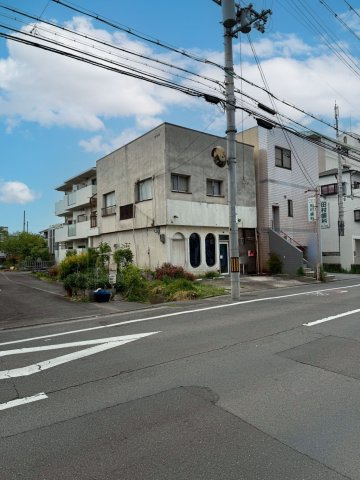 太秦樋ノ内町の外観|前道幅員約10ｍございます♪