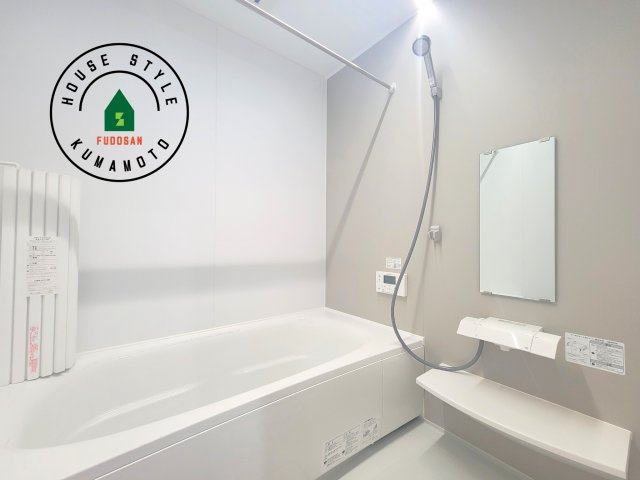 熊本市北区鶴羽田2丁目第2-7棟（4号棟）　の浴室|1日の疲れを癒してくれる広々バスルーム。雨の日のお洗濯にも大活躍な浴室乾燥機付です！