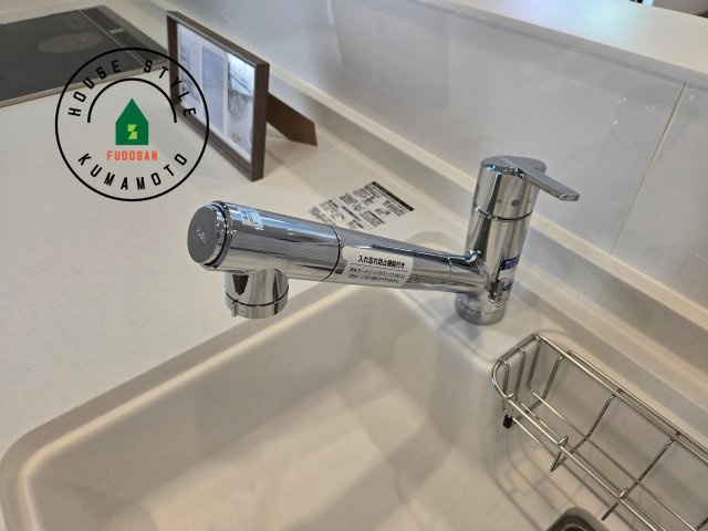 熊本市北区鶴羽田2丁目第2-7棟（4号棟）　の発電・温水設備|ヘッドはシャワーや浄水に切り替え可能でノズルが延びる可動式。料理が楽しくなりますね。ヘッドはシャワーや浄水に切り替え可能でノズルが延びる可動式。料理が楽しくなりますね。