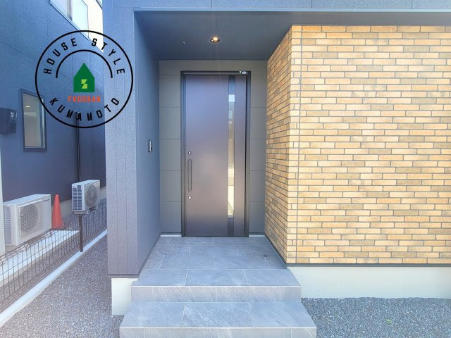 熊本市北区鶴羽田2丁目第2-7棟（4号棟）　の玄関|おでかけの時も帰った時も、「我が家」を最初に感じでもらえる素敵な空間に。