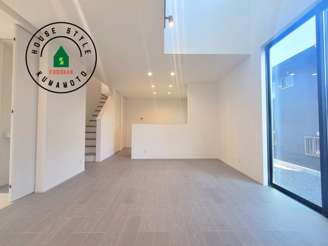 熊本市北区鶴羽田2丁目第2-7棟（4号棟）　の居間・リビング|キッチンからリビングをしっかり確認できます。家族の笑顔があふれる空間になりそうですね。