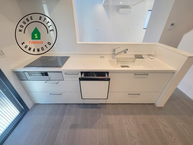 熊本市北区鶴羽田2丁目第2-7棟（4号棟）　のキッチン|ご家族を近くに感じられる対面キッチンのLDK。会話もはずみそうですね。