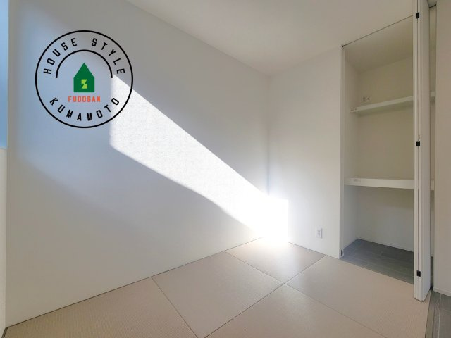 熊本市北区鶴羽田2丁目第2-7棟（4号棟）　の和室|和室を上手に活用すると暮らし方の幅が広がります。例えば普段は開け放して、子供の小さいうちはお昼寝や遊びのスペースに。畳はソフトなので転んでもケガをしにくく安心です