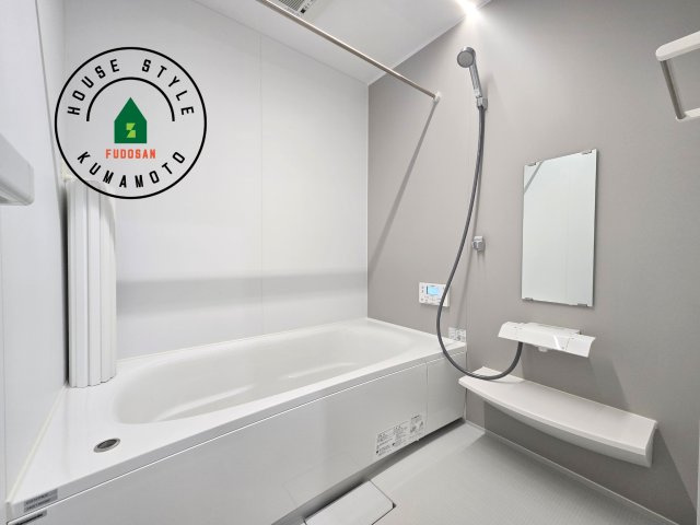 熊本市北区鶴羽田2丁目第2-7棟（5号棟）　の浴室|1日の疲れを癒してくれる広々バスルーム。雨の日のお洗濯にも大活躍な浴室乾燥機付です！