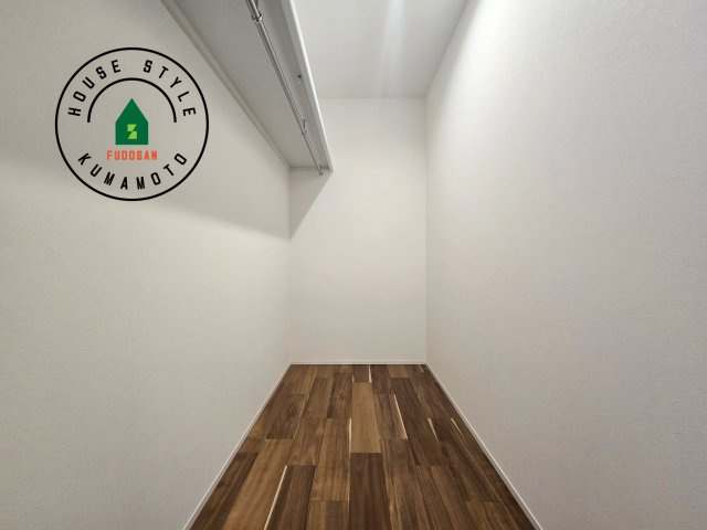 熊本市北区鶴羽田2丁目第2-7棟（5号棟）　の収納|洋服や大きな荷物が多い方や人数の多いご家族などは、一般的なクローゼットよりもウォークインクローゼットのほうが使い勝手が良いです。