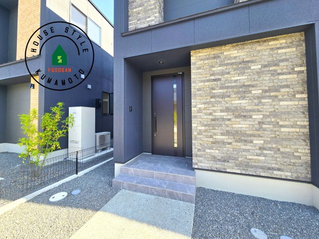 熊本市北区鶴羽田2丁目第2-7棟（5号棟）　の玄関|おでかけの時も帰った時も、「我が家」を最初に感じでもらえる素敵な空間に。