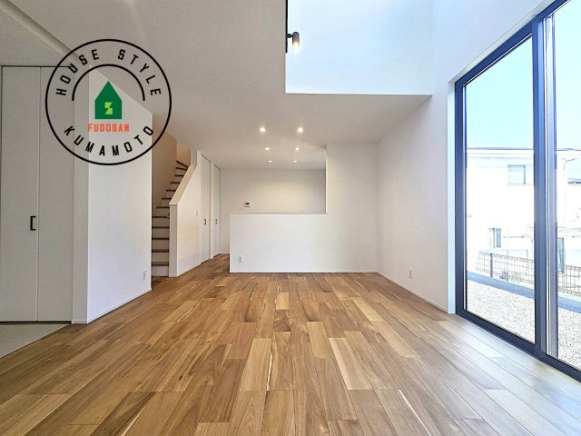 熊本市北区鶴羽田2丁目第2-7棟（5号棟）　の居間・リビング|キッチンからリビングをしっかり確認できます。家族の笑顔があふれる空間になりそうですね。