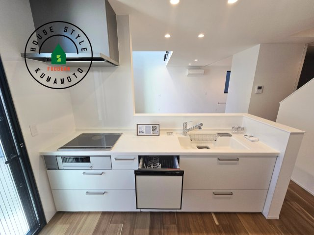 熊本市北区鶴羽田2丁目第2-7棟（5号棟）　のキッチン|ご家族を近くに感じられる対面キッチンのLDK。会話もはずみそうですね。