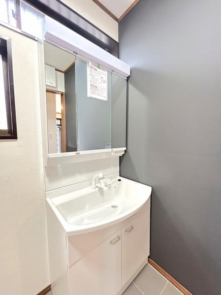 さくら市狹間田　4ＬＤＫ　中古住宅の独立洗面台
