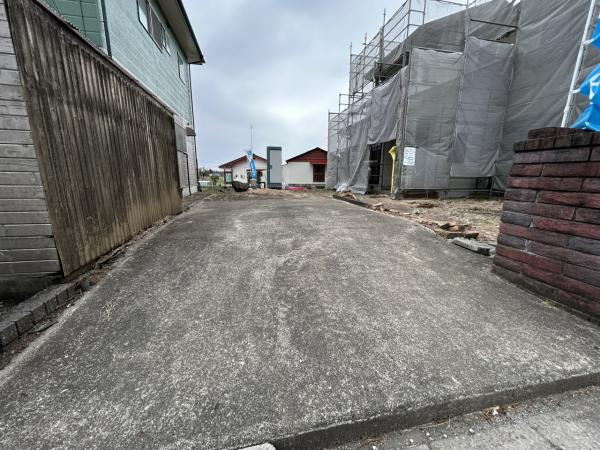 さくら市狹間田　4ＬＤＫ　中古住宅の前面道路含む現地写真