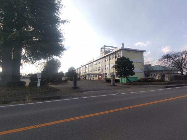 さくら市狹間田　4ＬＤＫ　中古住宅の前面道路含む現地写真