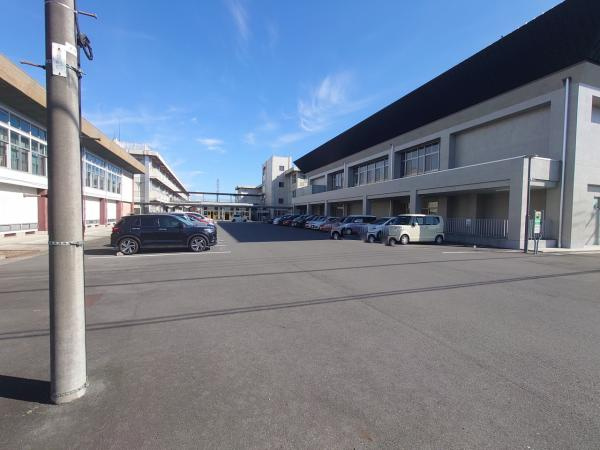 さくら市狹間田　4ＬＤＫ　中古住宅の駐車場