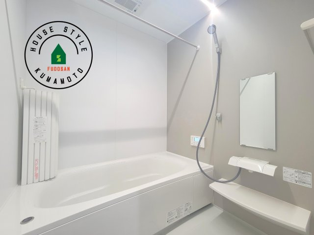熊本市北区鶴羽田2丁目第2-7棟（7号棟）　の浴室|1日の疲れを癒してくれる広々バスルーム。雨の日のお洗濯にも大活躍な浴室乾燥機付です！