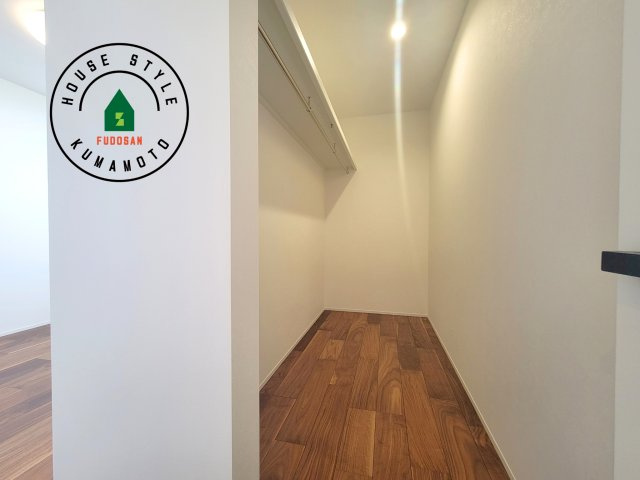 熊本市北区鶴羽田2丁目第2-7棟（7号棟）　の収納|洋服や大きな荷物が多い方や人数の多いご家族などは、一般的なクローゼットよりもウォークインクローゼットのほうが使い勝手が良いです。