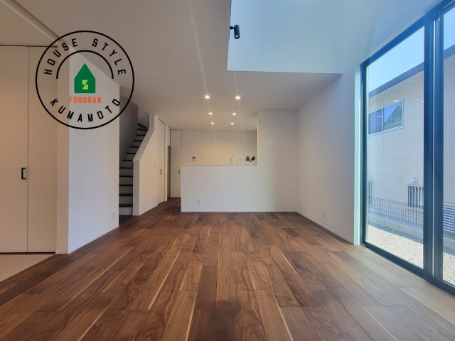 熊本市北区鶴羽田2丁目第2-7棟（7号棟）　の居間・リビング|キッチンからリビングをしっかり確認できます。家族の笑顔があふれる空間になりそうですね。