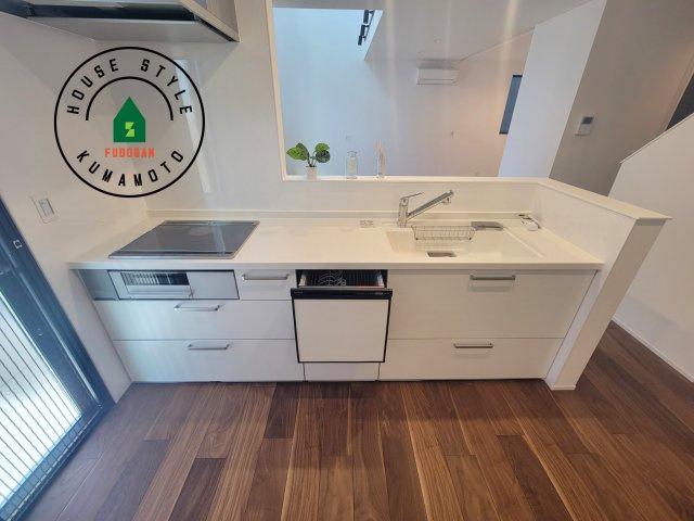 熊本市北区鶴羽田2丁目第2-7棟（7号棟）　のキッチン|ご家族を近くに感じられる対面キッチンのLDK。会話もはずみそうですね。