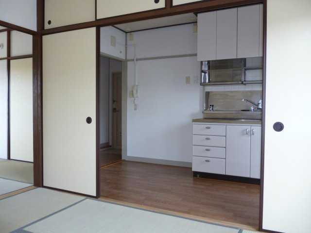 大久保東第３　３Ｋの居間・リビング|こちらのリビングで趣味の時間をお楽しみください