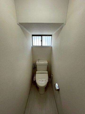 【トイレ】 | 前橋市稲荷新田町　中古住宅 | 1階