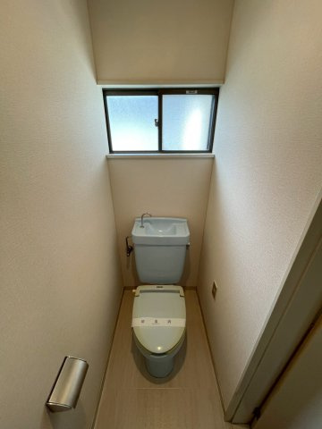【トイレ】 | 前橋市稲荷新田町　中古住宅 | 2階