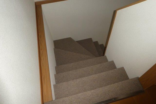 クレストール山地Bの内装|階段