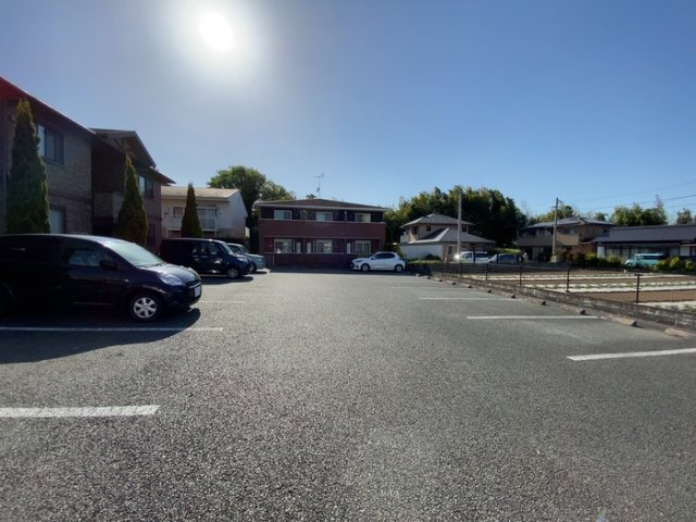 リバティコートの駐車場