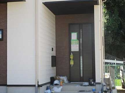 広島市東区牛田新町１丁目　新築一戸建ての玄関