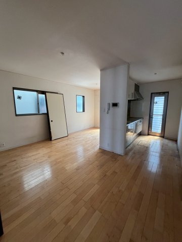 堺市南区檜尾　太陽光発電　駐車3台可能の居間・リビング