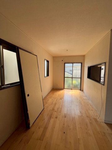 堺市南区檜尾　太陽光発電　駐車3台可能の居間・リビング