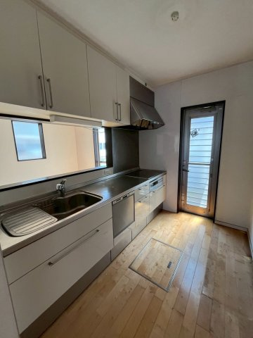 堺市南区檜尾　太陽光発電　駐車3台可能のキッチン